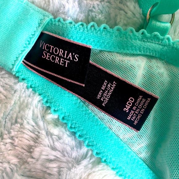 Victoria Secret. Very sexy push up. 34DD - Picture 3 of 3